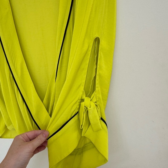 Bright neon blouse - Picture 2 of 4